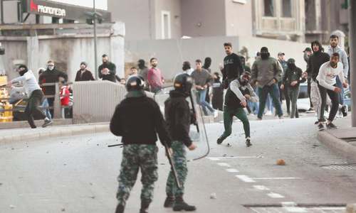 Lebanese protesters brave crackdown, return to the streets