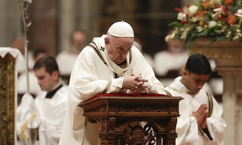Pope Francis ushers in Christmas with message of 'unconditional love'