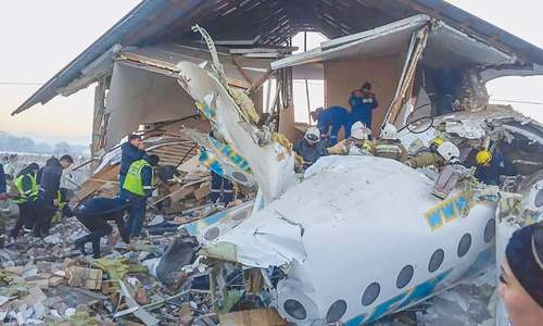 Dozens survive plane crash in Kazakhstan Dozens survive plane crash in Kazakhstan
