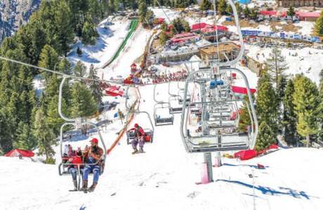 Malam Jabba attracts crowds after snowfall