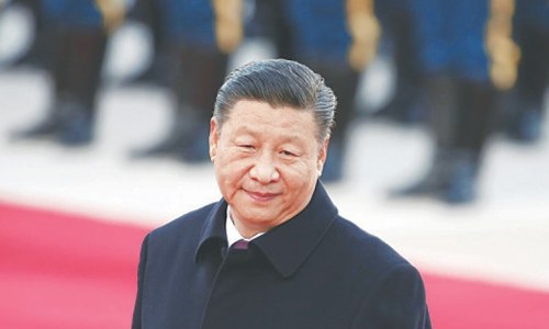 Chinese president turns to financial experts to tame economic risks