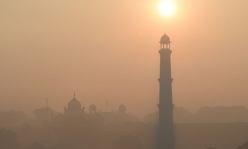 With purifiers and lawsuits, Pakistanis fight back against smog