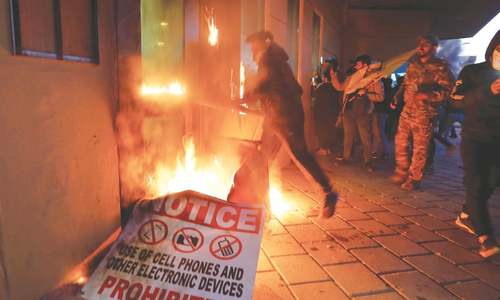 Protesters attack American embassy in Iraq Protesters attack American embassy in Iraq