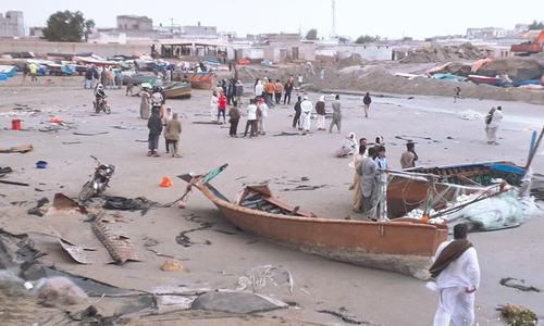 30 fishing boats destroyed by sea current in Gwadar