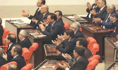 Turkish MPs vote to send troops to Libya