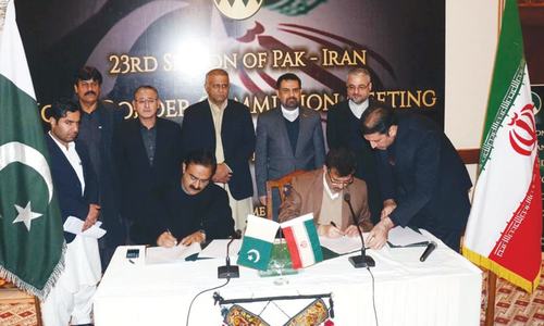 Pakistan, Iran to boost trade relations