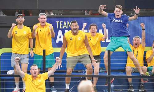 Russia beat US as Aussies sweep Canada
