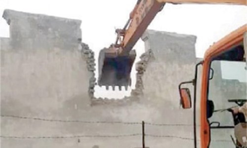 District admin&rsquo;s team in Rawalpindi faces resistance during operation against senator&rsquo;s &lsquo;encroachment&rsquo;