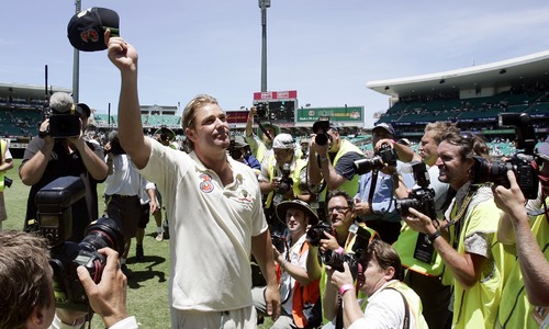 Cricket legend Shane Warne's cap raises nearly Aus$1m for bushfire relief efforts Cricket legend Shane Warne's cap raises nearly Aus$1m for bushfire relief efforts