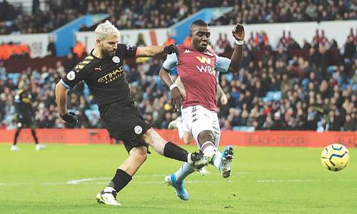 Aguero claims Premier League record  as City rout Villa