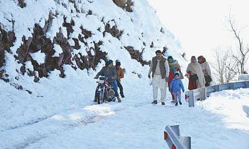 AJK PM flies to Neelum as opposition threatens protest