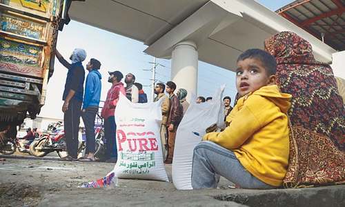 Govt sees end to wheat flour crisis soon amid strike threat in KP