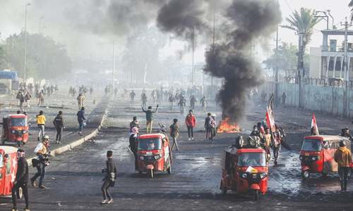 Four protesters, two policemen killed as Iraq unrest resumes