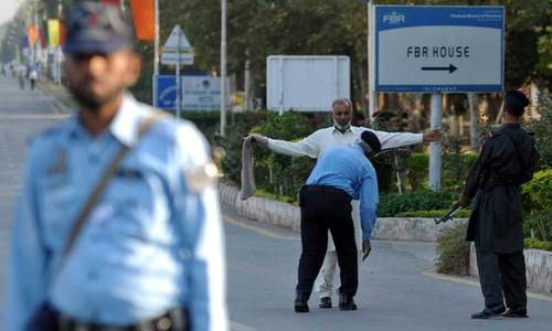 Islamabad cops don body cams to &lsquo;keep all parties honest&rsquo;