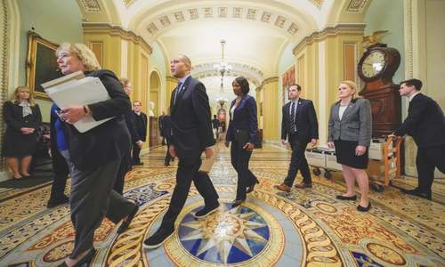White House lawyers begin Trump defence at Senate trial White House lawyers begin Trump defence at Senate trial
