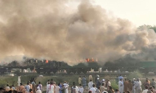 Pakistan Railways chief counts short-circuit among causes of Tezgam tragedy