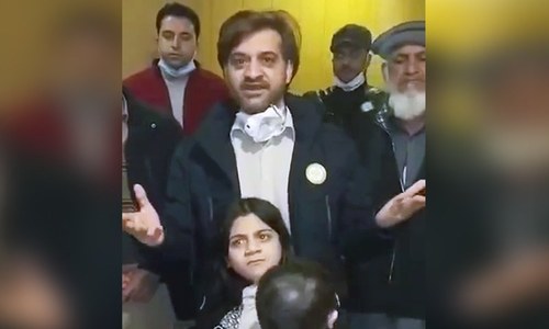 150 Pakistanis stuck at Chinese airport appeal to govt for evacuation