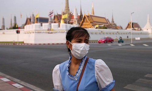 How have governments reacted to the coronavirus outbreak in China?