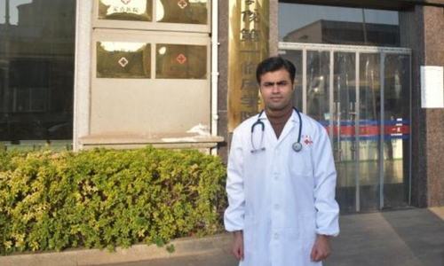کورونا وائرس: چین پاکستانی ڈاکٹر کی رضاکارانہ خدمات پر مشکور