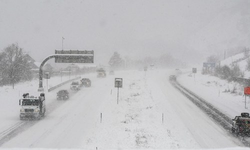 Cold wave leaves thousands without power in US