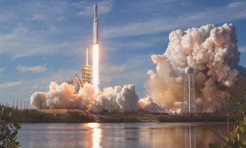 SpaceX re-useable rocket misses landing ship