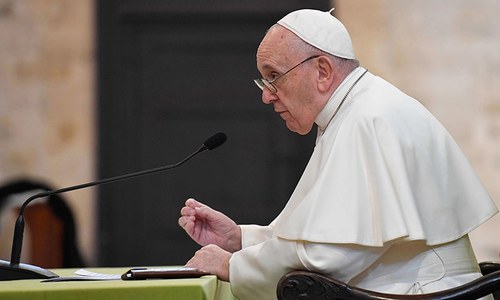 Pope gives thumbs-down to Trump&rsquo;s Mideast peace plan