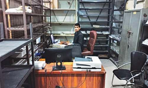 Vehicle number plates: no immediate solution in sight