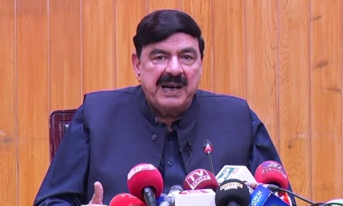 Constructing gates at railway crossings responsibility of provincial govt: Rashid