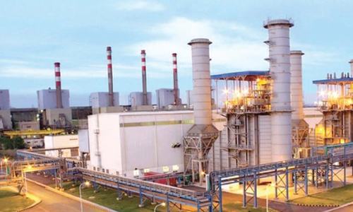 Govt caught in twin power tariff conundrum: Karachi residents could be jolted with large looming adjustments