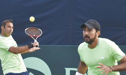 Aisam, Aqeel help Pakistan blank Slovenia