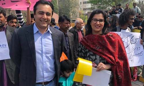 AFP Fact Check: A photo from Lahore's Aurat March of a TV anchor, his wife has been doctored