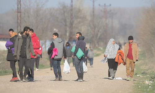 EU says will offer migrants money to go home