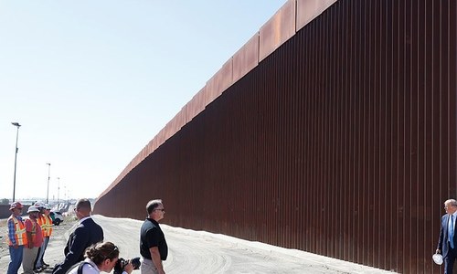 19-year-old dies trying to climb US border wall
