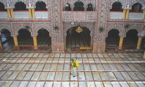 Number of worshippers in KP mosques restricted to five or less Number of worshippers in KP mosques restricted to five or less