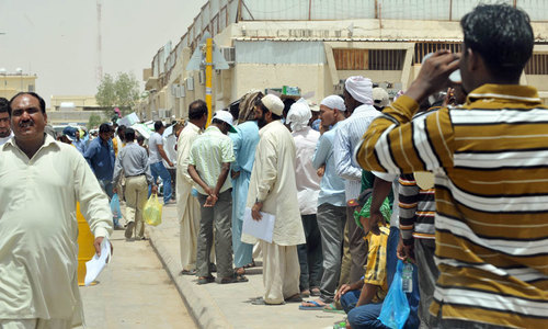 Thousands of Pakistanis in UAE seek to return home amid coronavirus outbreak