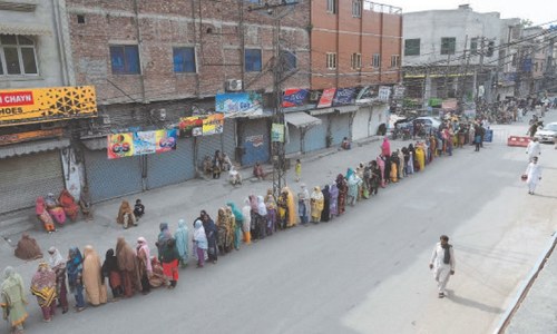 Centre, Sindh trade barbs over Covid-19