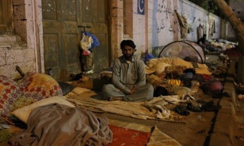 Corona or no corona, these patients in need of dialysis have no choice but to live on Karachi's streets