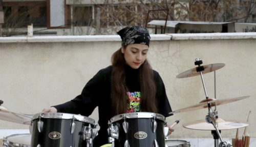 Amid lockdown in Iran, isolated musicians perform from rooftops