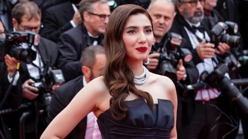 Is Mahira Khan a woman in love?