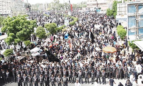 Shia clerics insist on bringing out processions