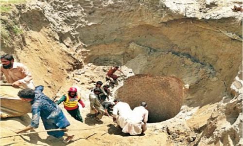 Five labourers die after inhaling poisonous gas in well in Panjgur