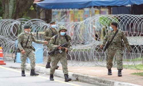 Leaders of White House coronavirus task force go into quarantine