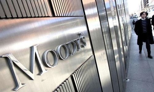 Moody&rsquo;s puts banks on review amid govt&rsquo;s weakening support capacity
