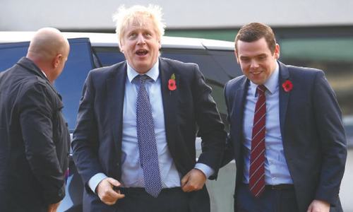 UK minister resigns over PM adviser&rsquo;s lockdown trip