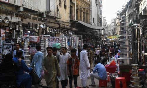 Sindh working on increasing hospitals' capacity for Covid-19 patients in Karachi as space running out