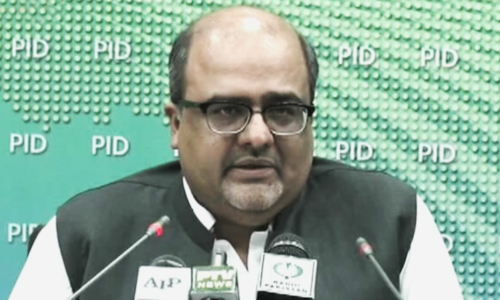 SC judge questions credentials of PM&rsquo;s aide on accountability