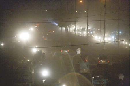 Dust storm, strong winds, showers hit parts of city Dust storm, strong winds, showers hit parts of city