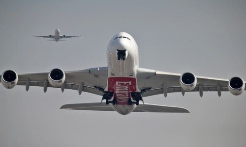 Emirates, Etihad to resume transit flights after UAE lifts suspension