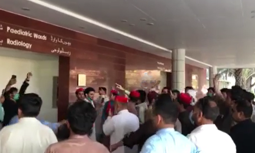 Protesters gather outside Covid-19 isolation ward at Karachi hospital, demand release of ANP leader Protesters gather outside Covid-19 isolation ward at Karachi hospital, demand release of ANP leader