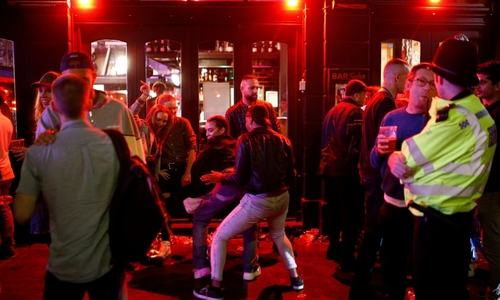 UK health minister hails &lsquo;responsible behavior&rsquo; as police say drunk people can&rsquo;t socially distance